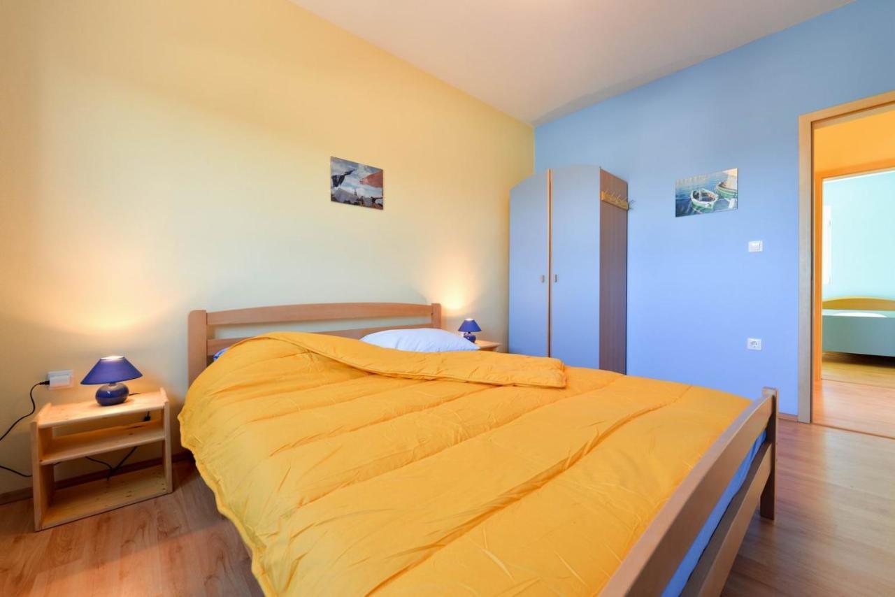 Paklina Apartments Starigrad Paklenica Bagian luar foto
